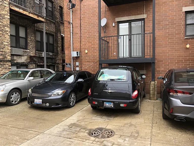 915 W Dakin St — Photo 27