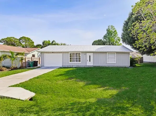 733 SE Academy Ln, Port Saint Lucie, FL 34984