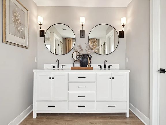 Freestanding vanity in primary bath