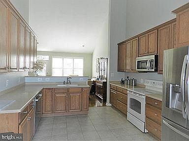 3rd image of 1002 Maureen Dr
