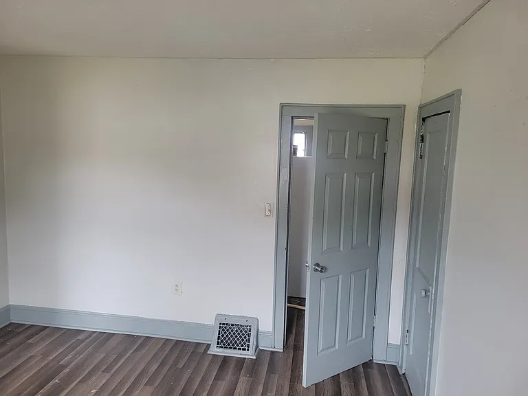 200 E Prince St — Photo 2