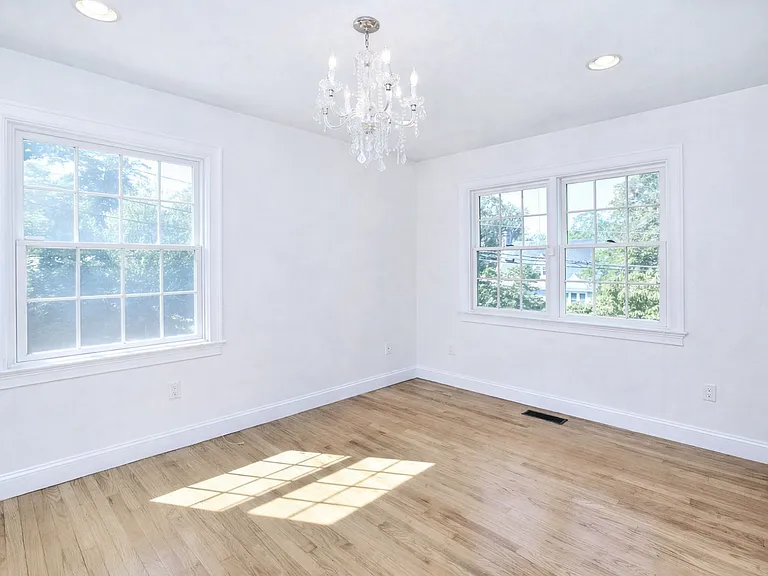 310 Main St — Photo 18