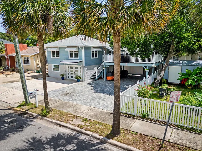 155 S Wild Olive Ave — Photo 2