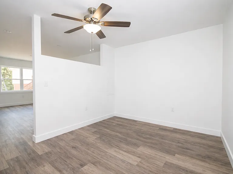 899 Chapel Dr — Photo 6