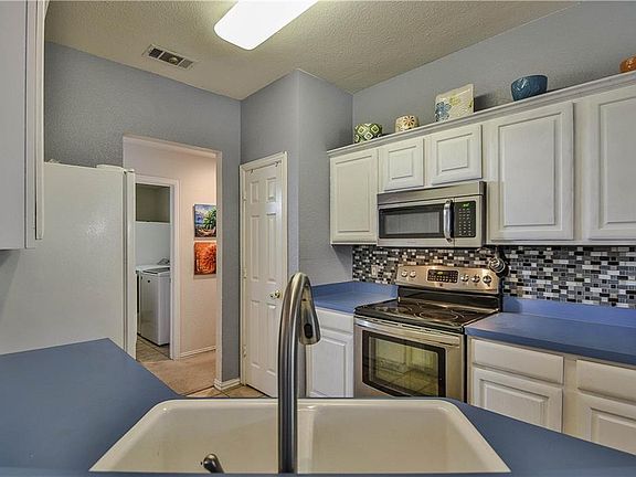 3rd image of 1206 Vivienne St