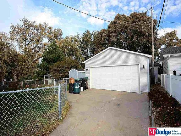 2nd image of 5212 Pacific St