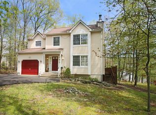 2107 Dorset Ct, Bushkill, PA 18324