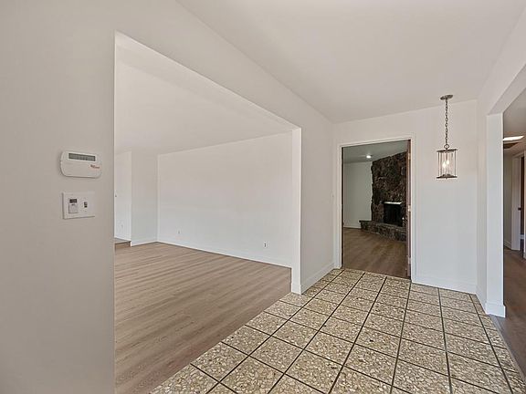 4th image of 1005 Friars Ct