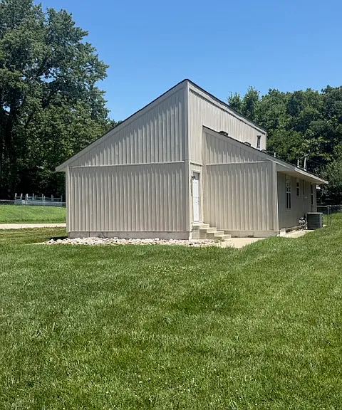 2907 Wallace Ave — Photo 2