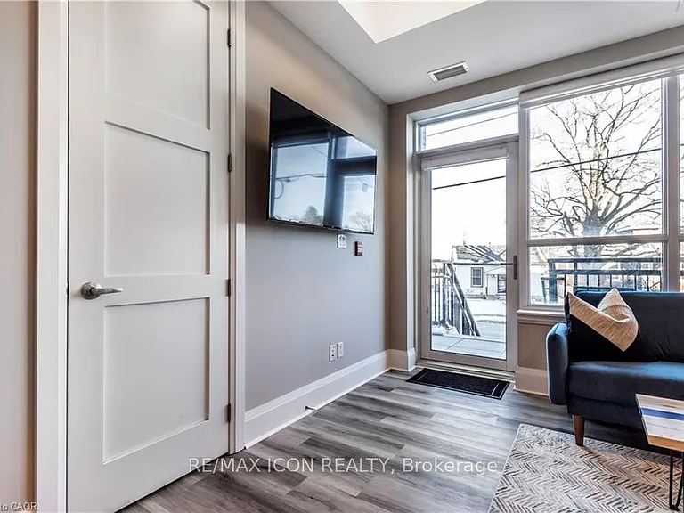 63 Arthur St S #102 — Photo 4