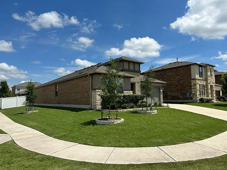 10901 Mickelson Dr — Photo 4