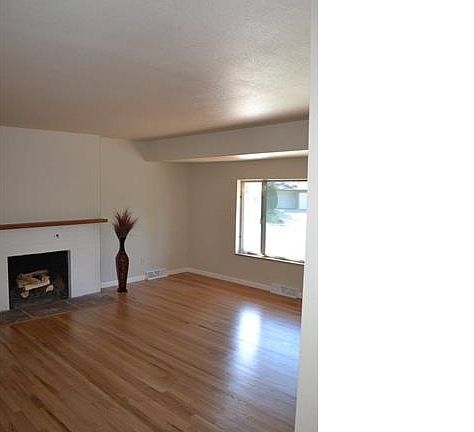 5th image of 3825 S Valentia Ct
