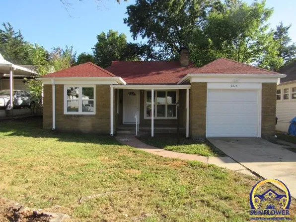 2215 SW 8th Ave, Topeka, KS 66606