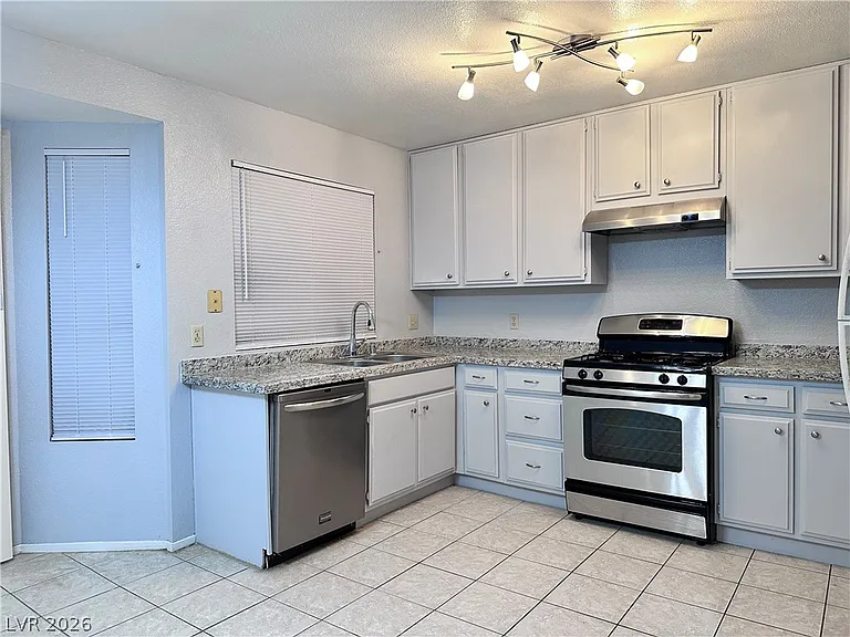 8413 Dunphy Ct — Photo 2