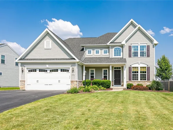 6066 Amber Dr, Farmington, NY 14425