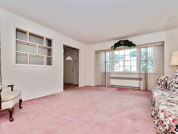 5th image of 3824 Marilyn Dr