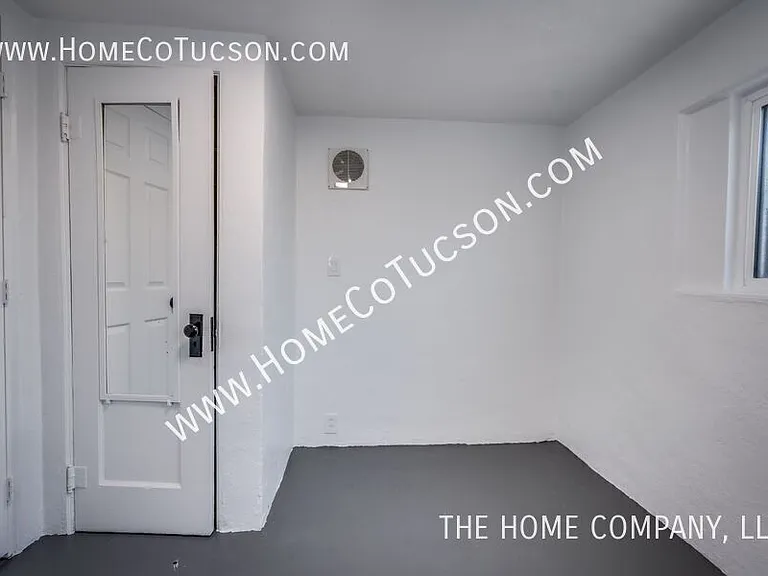 940 E Florita St — Photo 37