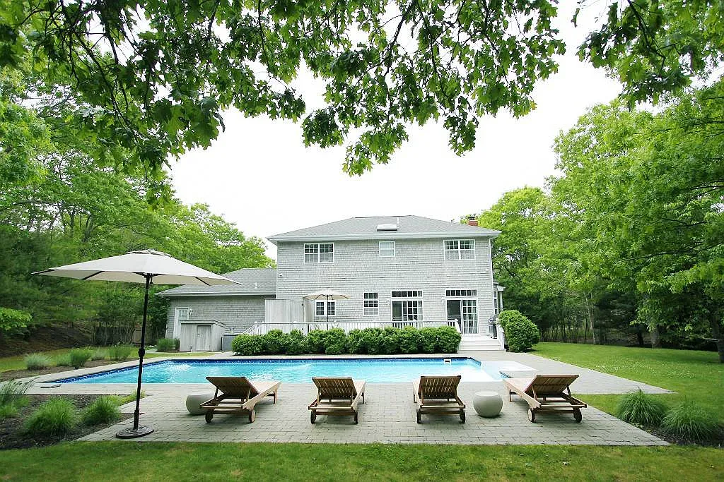 Effortless Amagansett Living — Photo 1