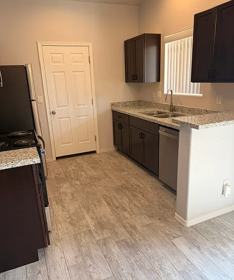 9815 E Magma Dr — Photo 2