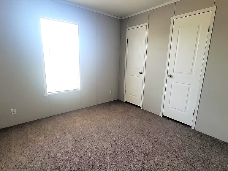 537 Iowa St — Photo 16