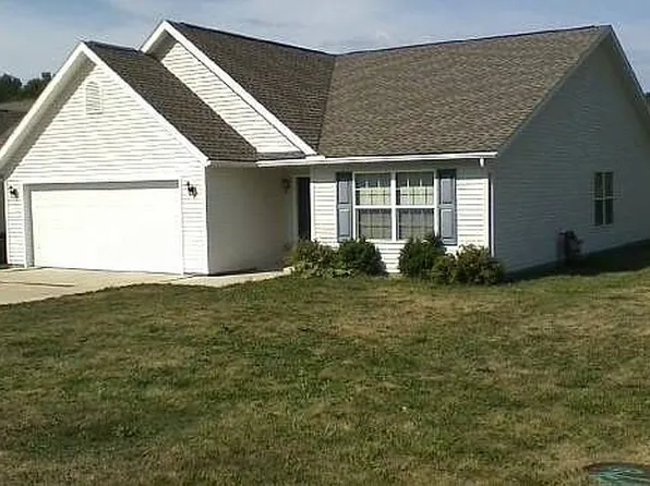 330 Park Dr, Brewster, OH 44613
