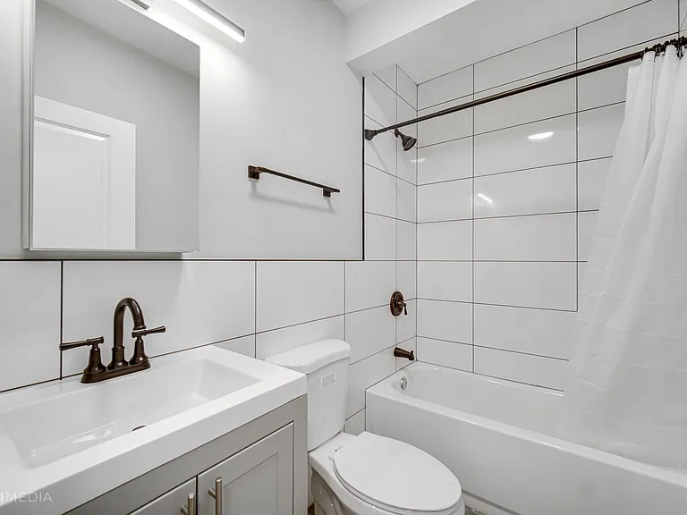 2735 W Polk St — Photo 16
