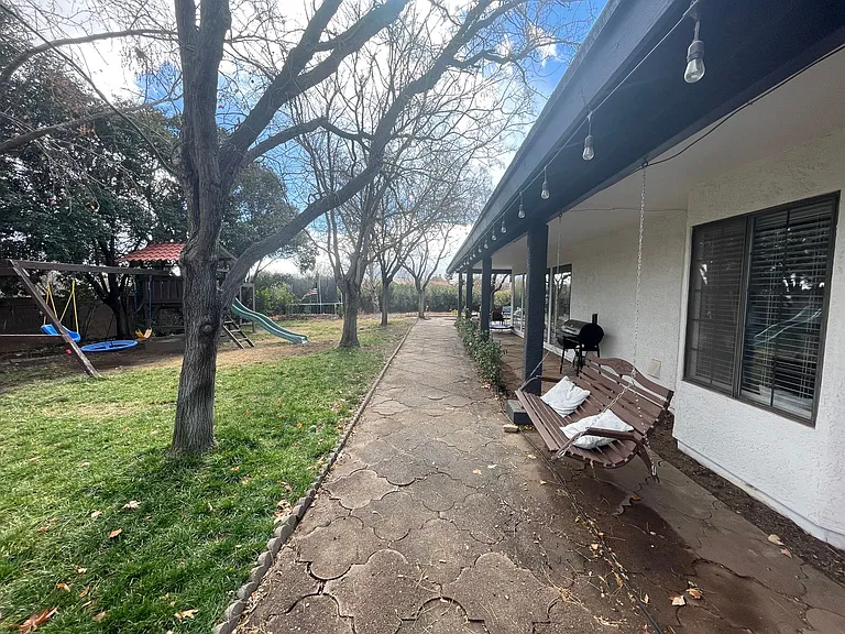 2046 Piccadilly Ln — Photo 34