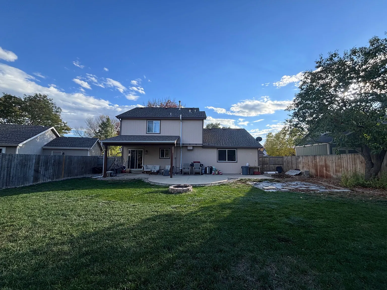 4 bed, 3.5 bath, 2558 sqft, $1,400 — Photo 2