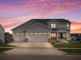 580 Foxfield Rd, Oregon, WI 53575