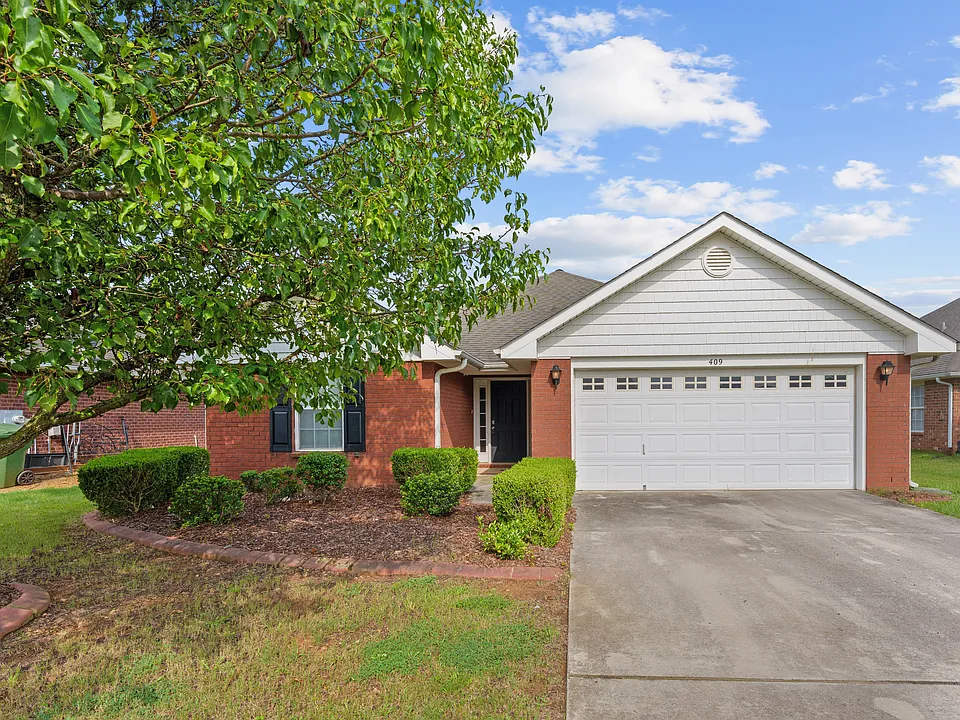 409 Summer Cove Cir NW