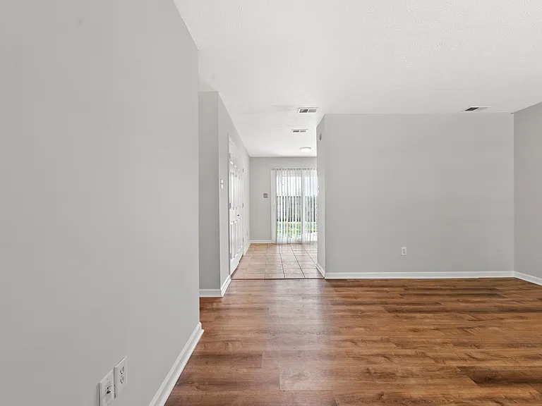 1576 Springfield Dr — Photo 5