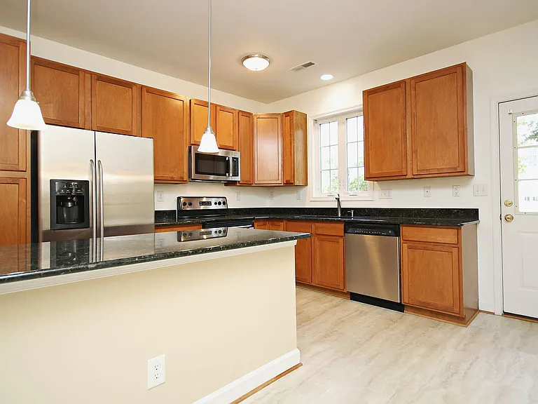 5496 Hill Top St — Photo 9