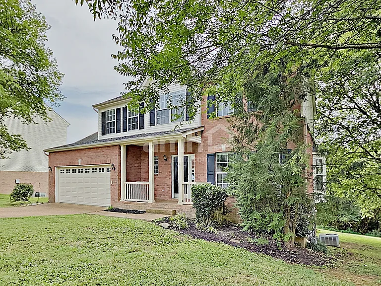 147 Grove Ln — Photo 2