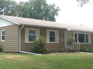 923 P St, Geneva, NE 68361