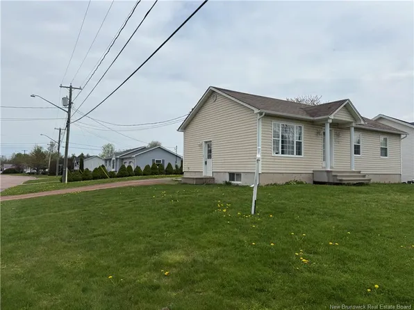 333 Twin Oaks Dr, Moncton, NB E1G 4W7
