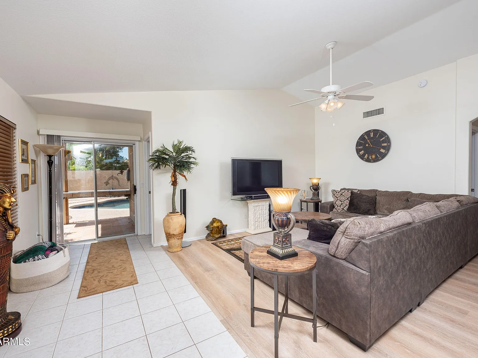 3 bed, 1279 sqft, $3,000 — Photo 2