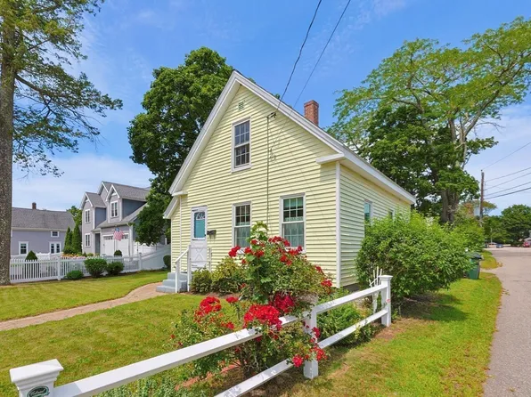 98 Pleasant St, Franklin, MA 02038