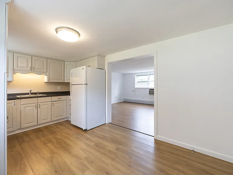 670 Main St #1 — Photo 8