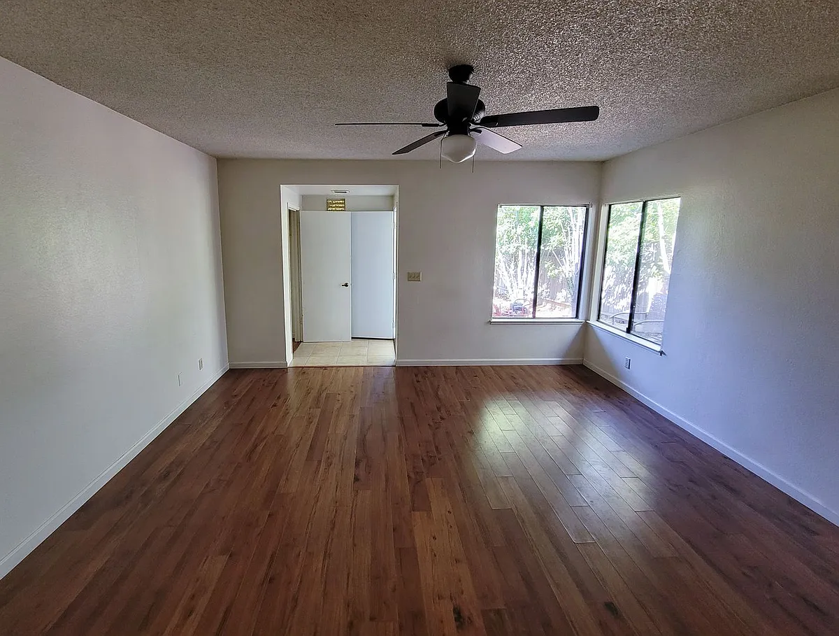 Photo 2 of 14 - 6834 Woodmore Oaks Dr - Orangevale, CA Building Photo - 6834 Woodmore Oaks Dr