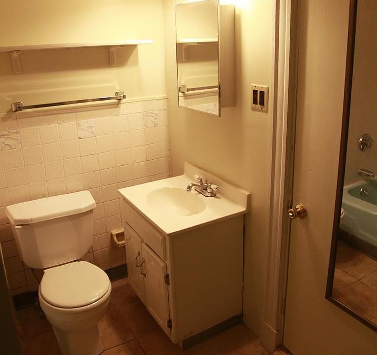 2 Full Bathrooms