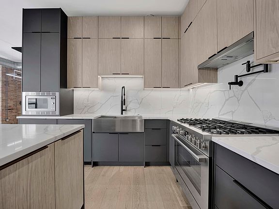 4th image of 23 N Green St Unit 303