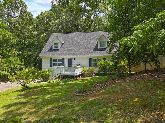 2nd image of 302 Willow Dr