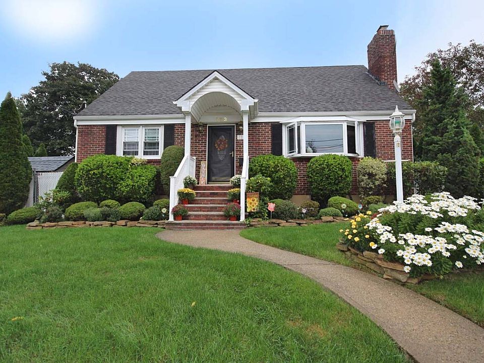 1st image of 723 Pelton Ave