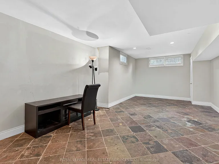 28 Wootten Way N — Photo 35