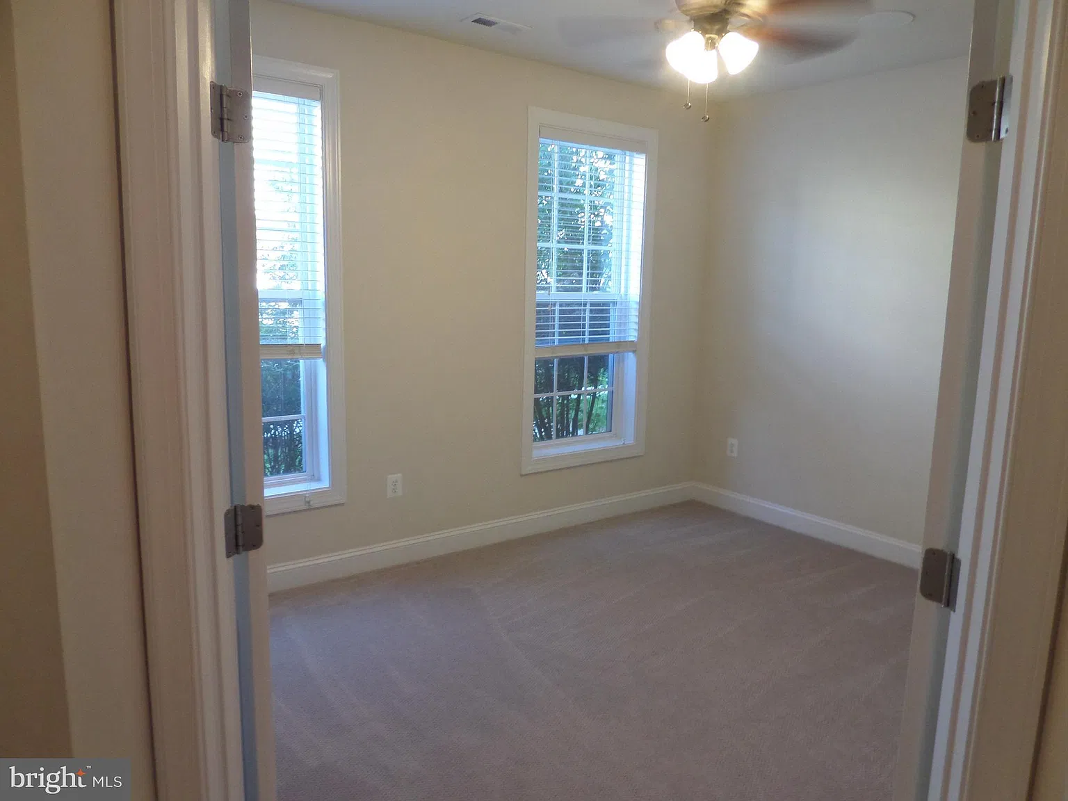 3 bed, 4.0 bath, 2240 sqft, $3,250 — Photo 4