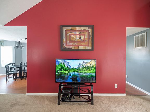 3rd image of 525 Matterhorn Dr