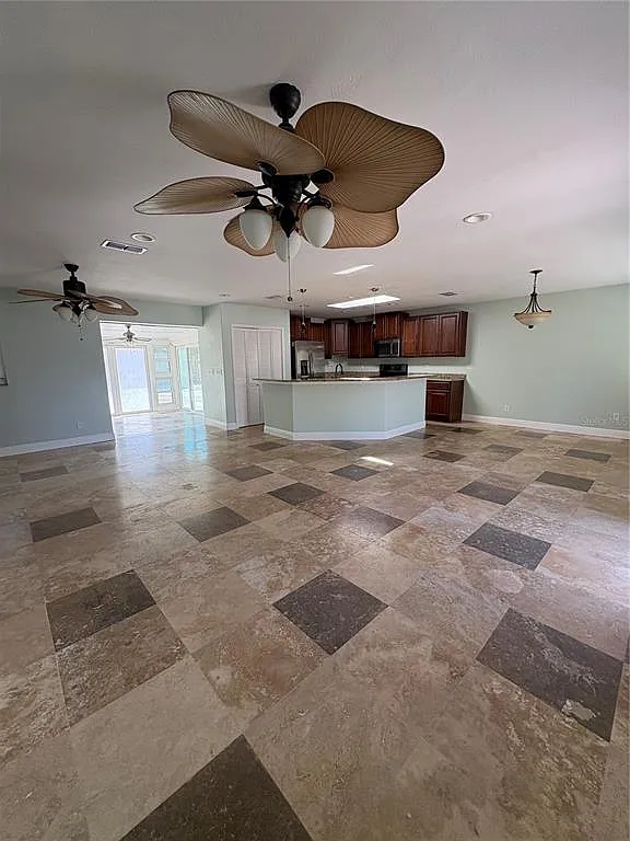 3 bed, 2.0 bath, 1300 sqft, $2,250 — Photo 3