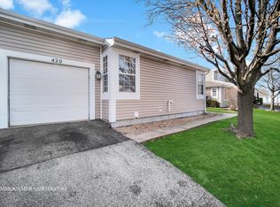 420 Farmbrook Ct, Romeoville, IL 60446