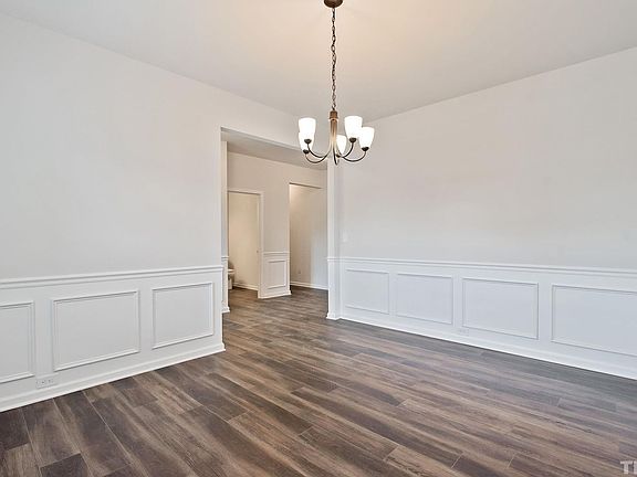 5th image of 745 Barbour Farm Ln