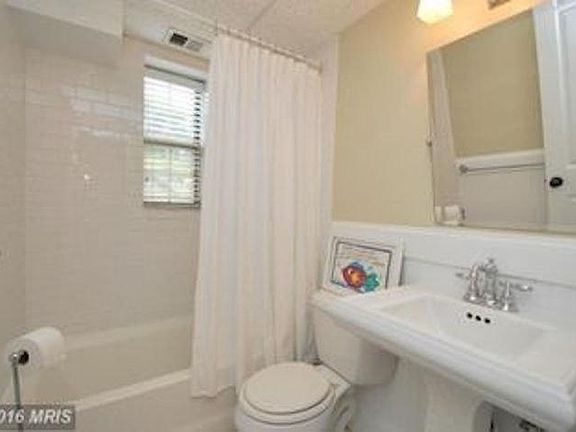 5th image of 820B S Washington St #D